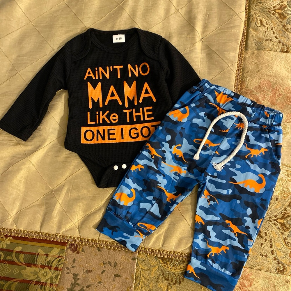 Infant boy  2 piece (ain’t no mama like the one I got)sz 0-3M long sleeve onesie